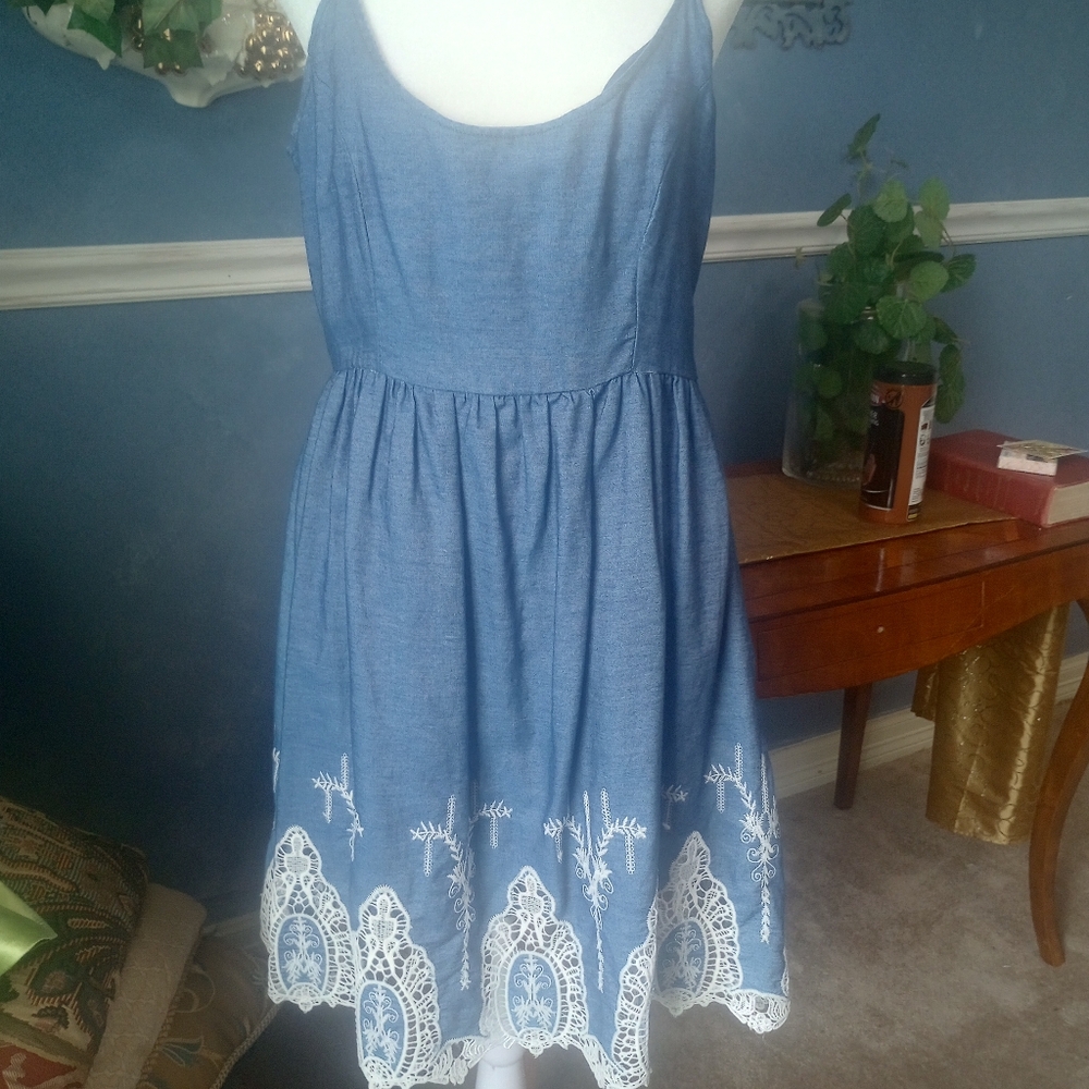 Signature I Studio White Embroidery/ Blue Sleeveless Dress